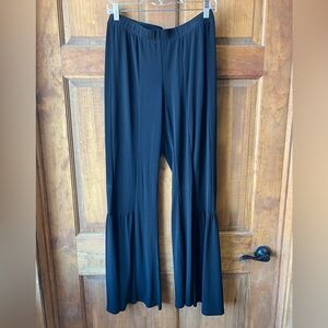 SCULLY black pull-on flared dress pants. Size L.